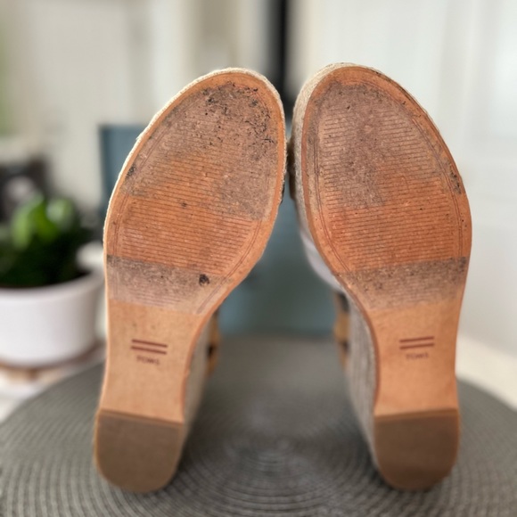 Like New Toms Willow Natural Shimmer Canvas/Honey Leather espadrilles Size 6 - Picture 8 of 9